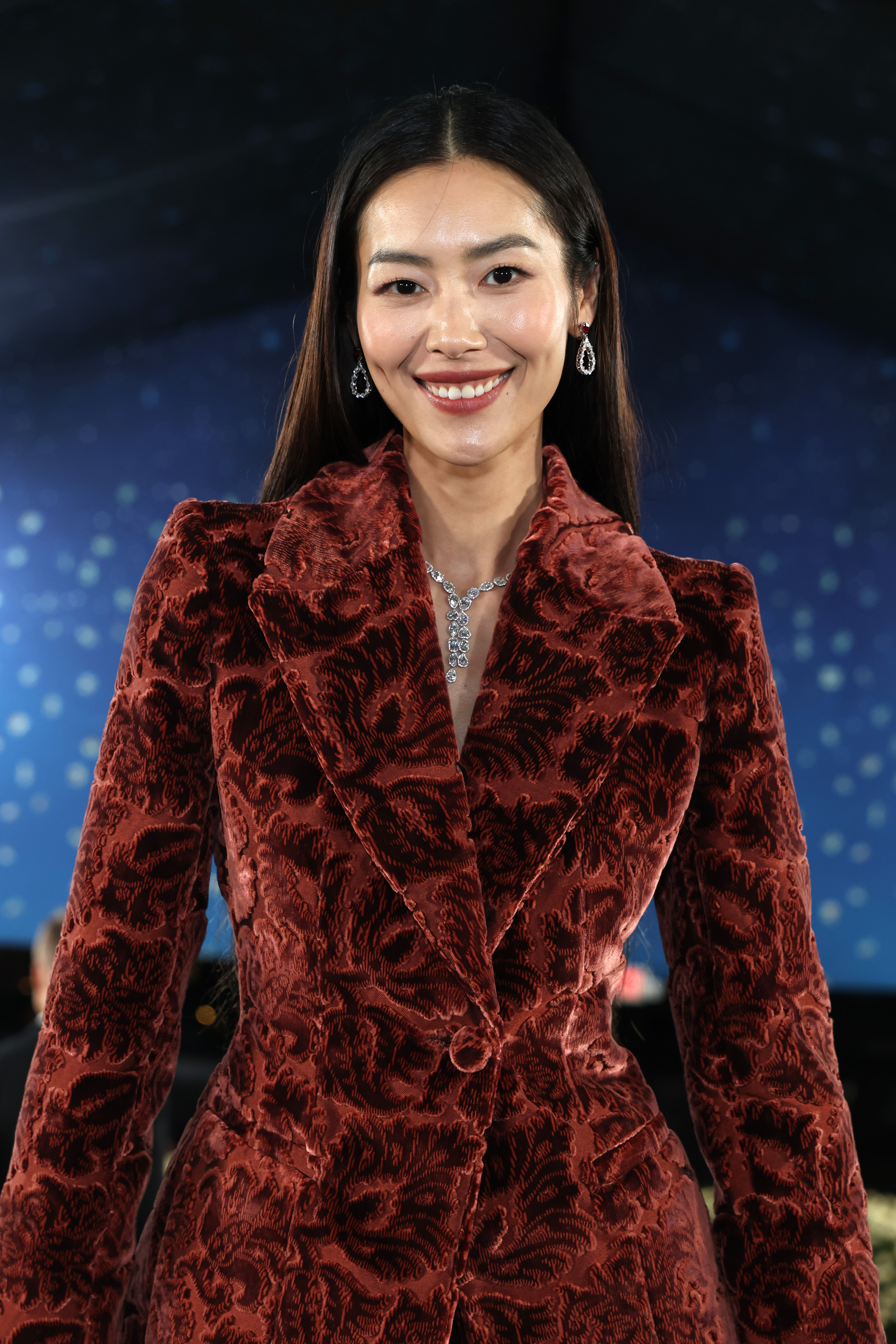 عارضة الأزياء الصينية ليو وين Liu Wen بمجوهرات فارهة مرصّعة بالأحجار الكريمة