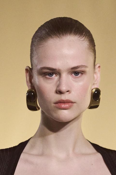 عارضة دار Balmain