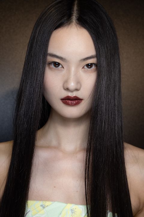 عارضة دار Versace