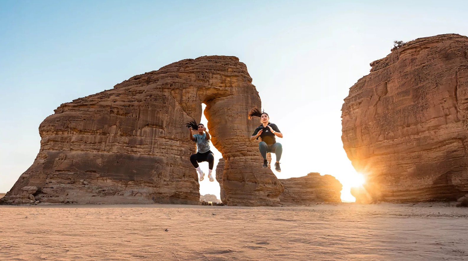 عافية، مغامرة، انسجام... كل لحظة في العُلا تجربة لا تُنسى.