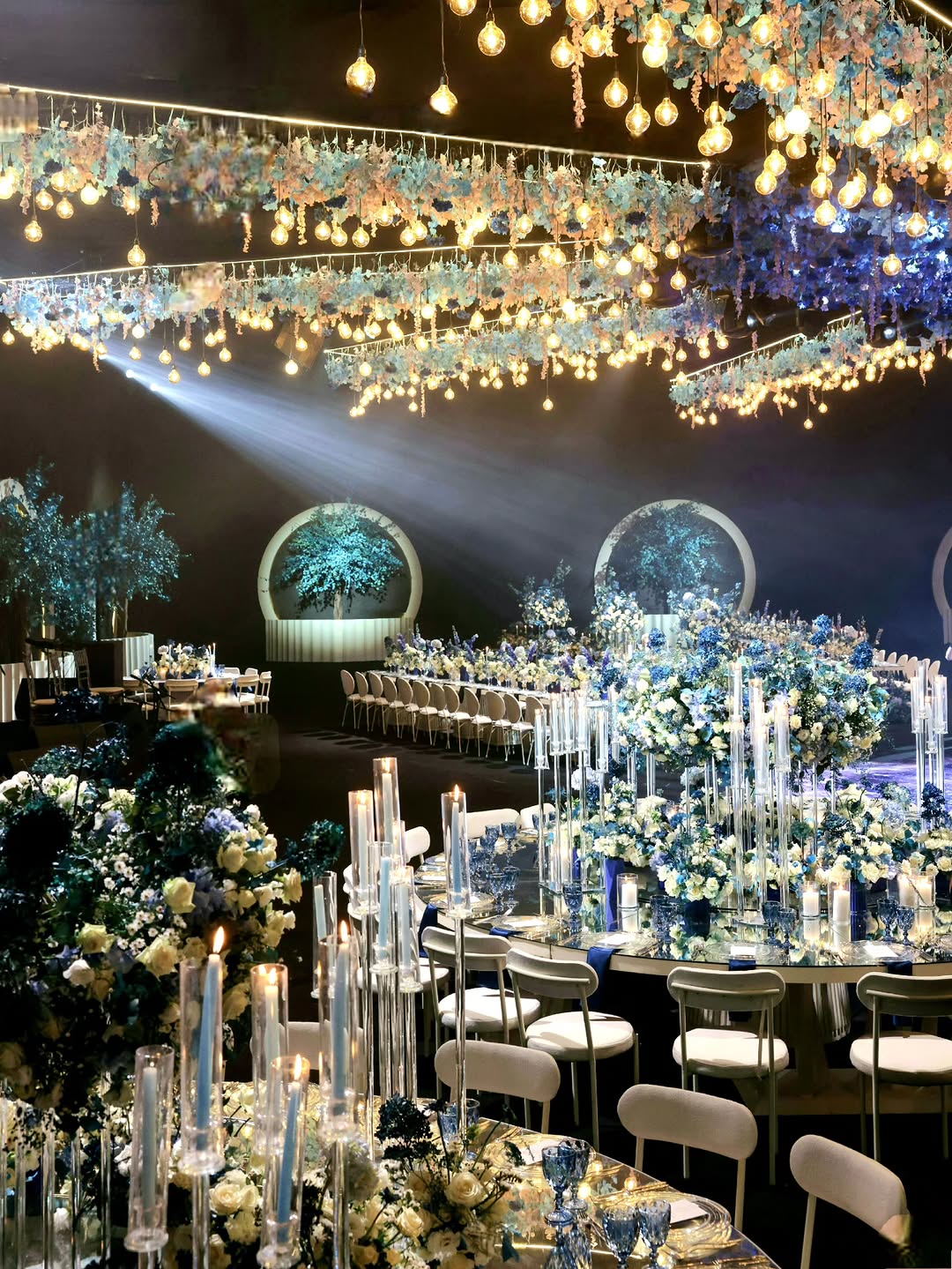 عالم سماوي نابض بالحركة والضوء- تنظيم @naghamweddingplanner