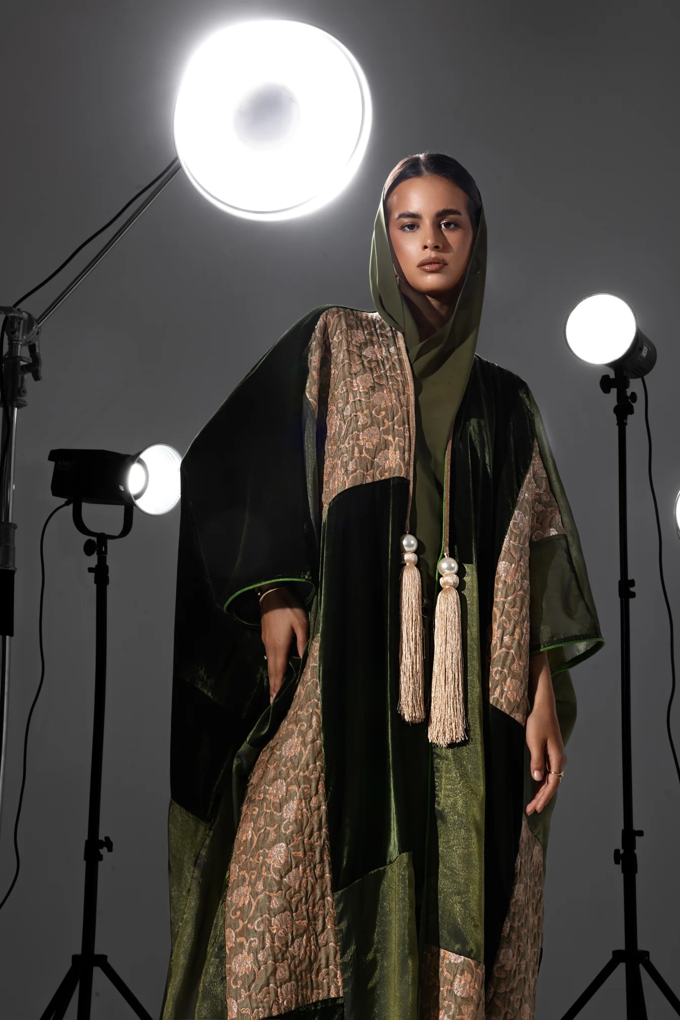 عباءة شتوية من المخمل الفاخر من JAIA.jpg