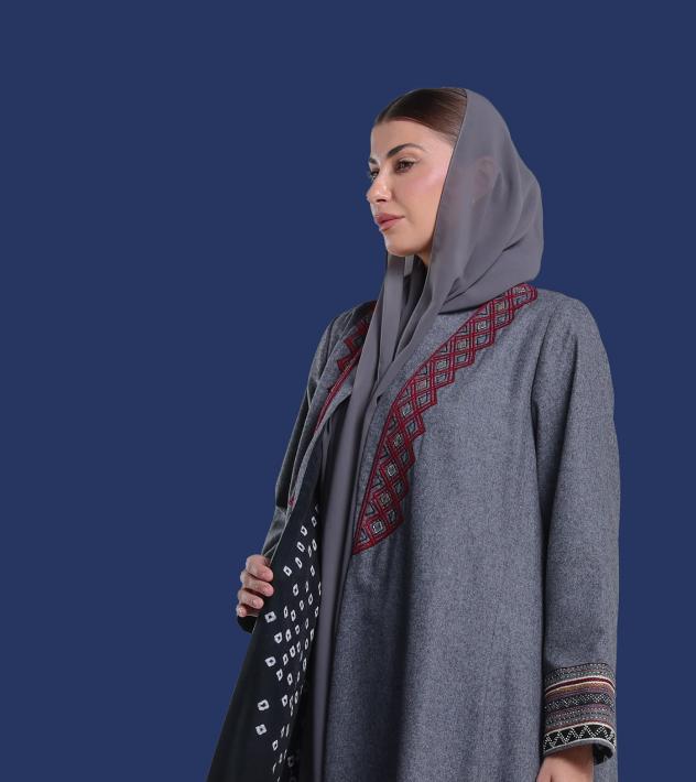 عباءة شتوية من فن التراث مع أكمام مطرزة تطريز السدو