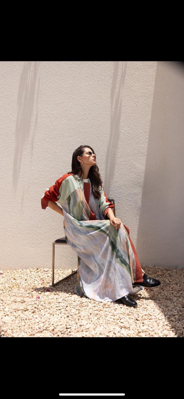 عباءة صيفية بطبعة ملونة من العلامة عين