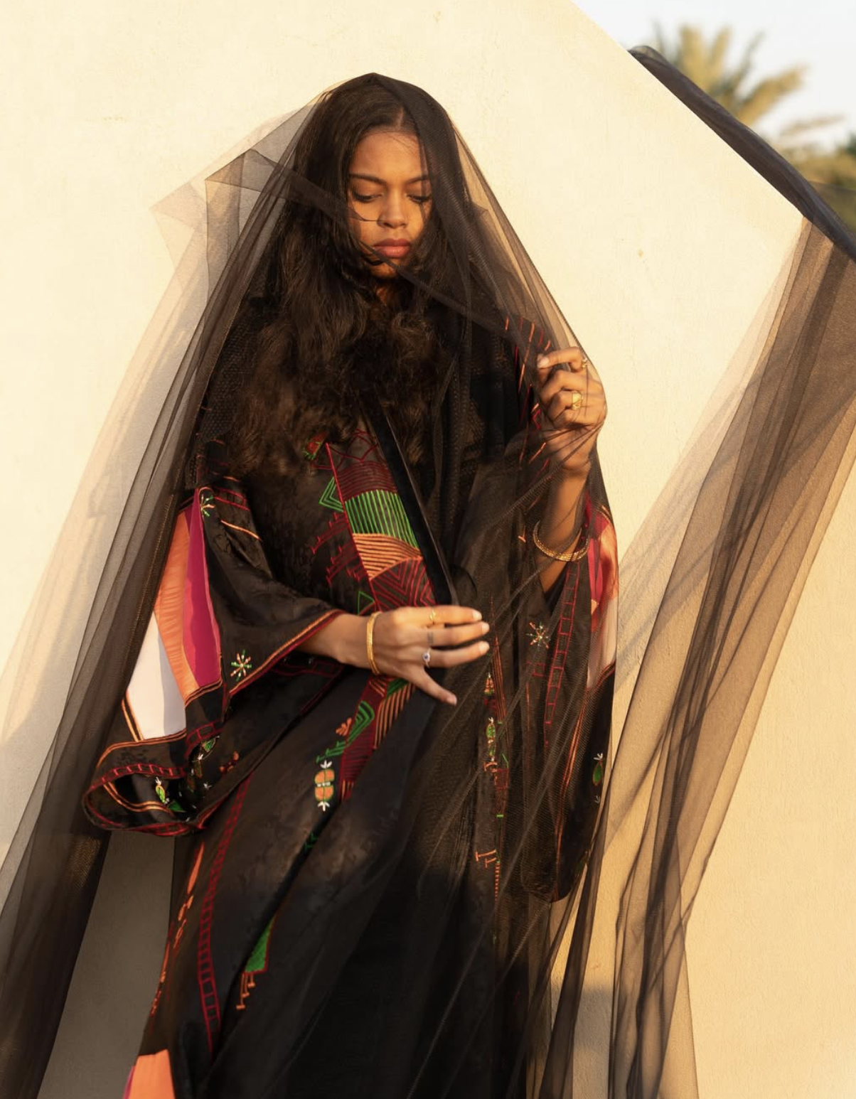 عباءة مستوحاة من الثوب النجدي من تصميم Ach Collection
