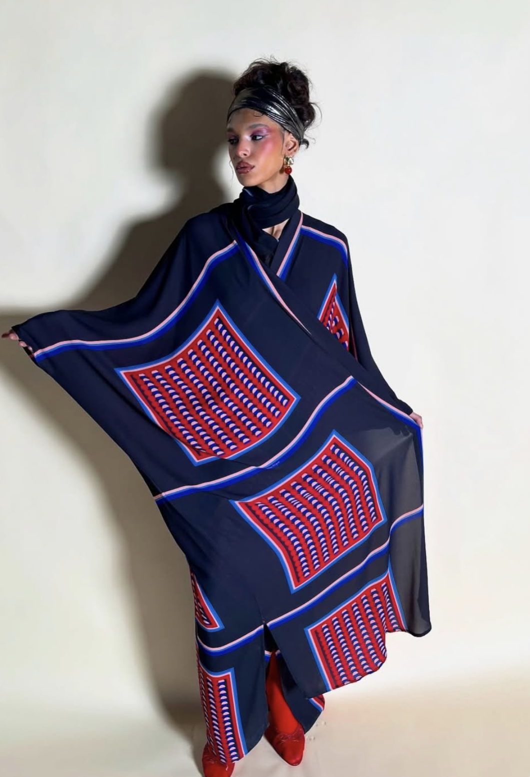 عباءة مطبوعة بالطبعات الخاصة للعلامة القطرية Nissa Project