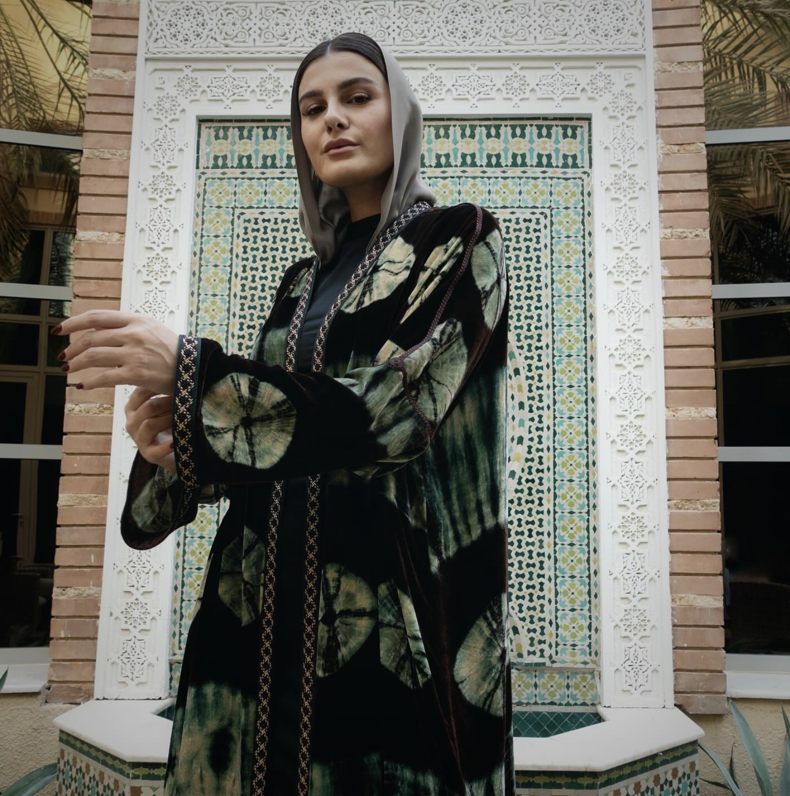 عباءة مع قفطان من Qoftan Studios