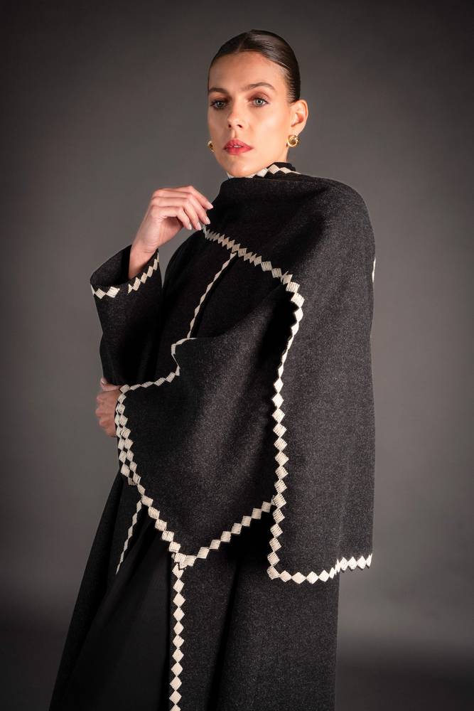 عباءة مع وشاح مميزة من العلامة Pearl Collection