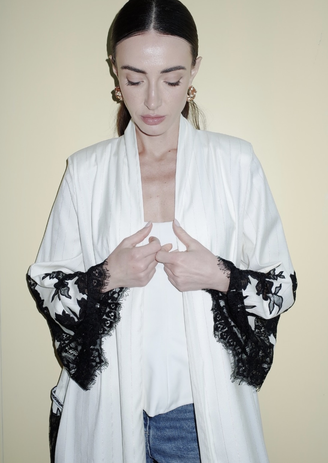 عباءة مميزة من تصميم Second Sunday