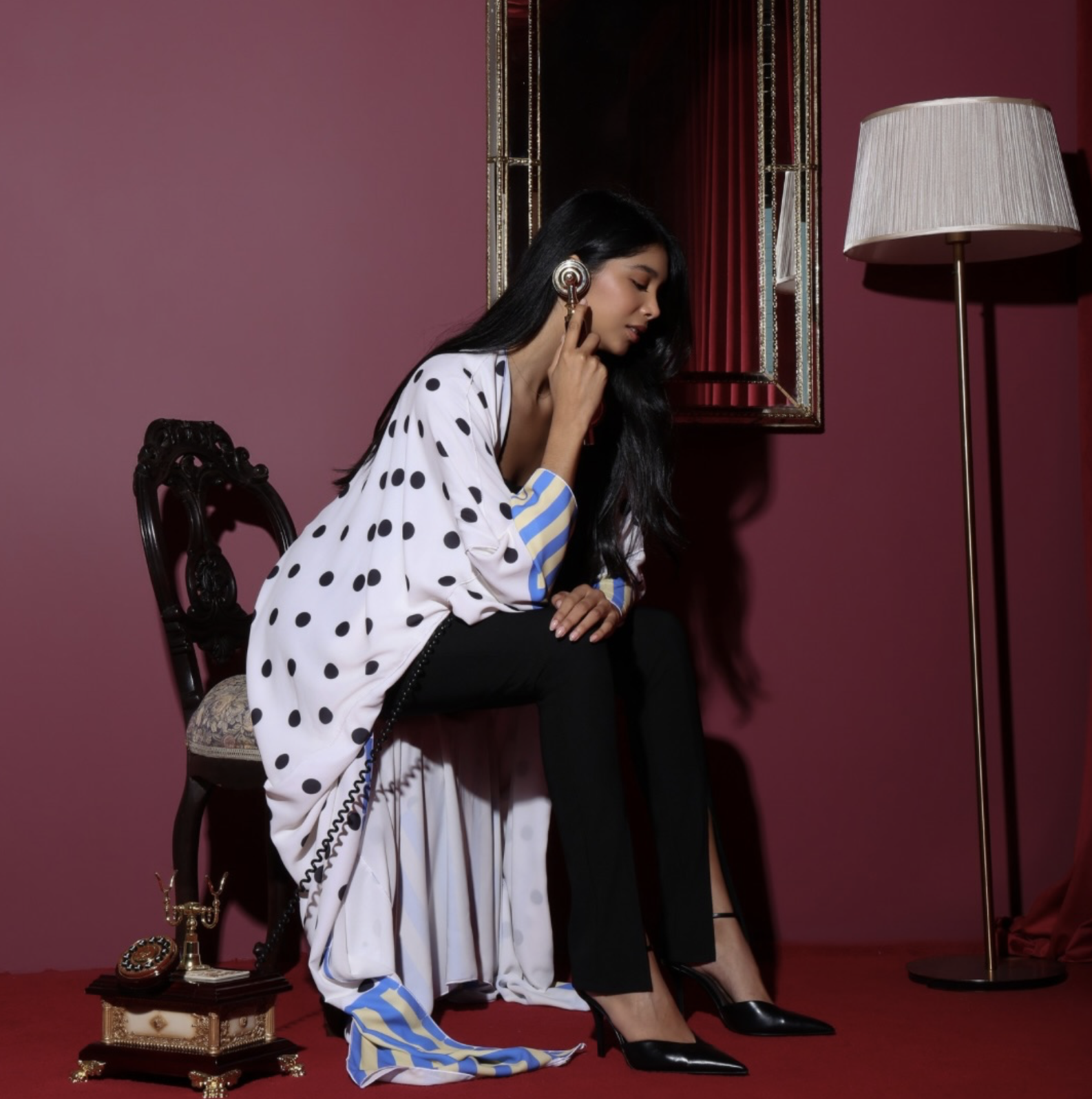عباءة منقطة من العلامة HS Dubai