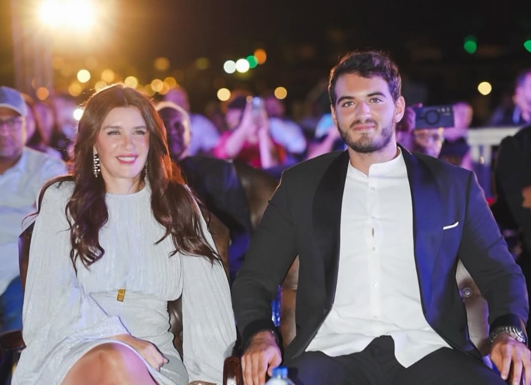 عبدالله مجدي الهواري يدير أعمال والدته غادة عادل