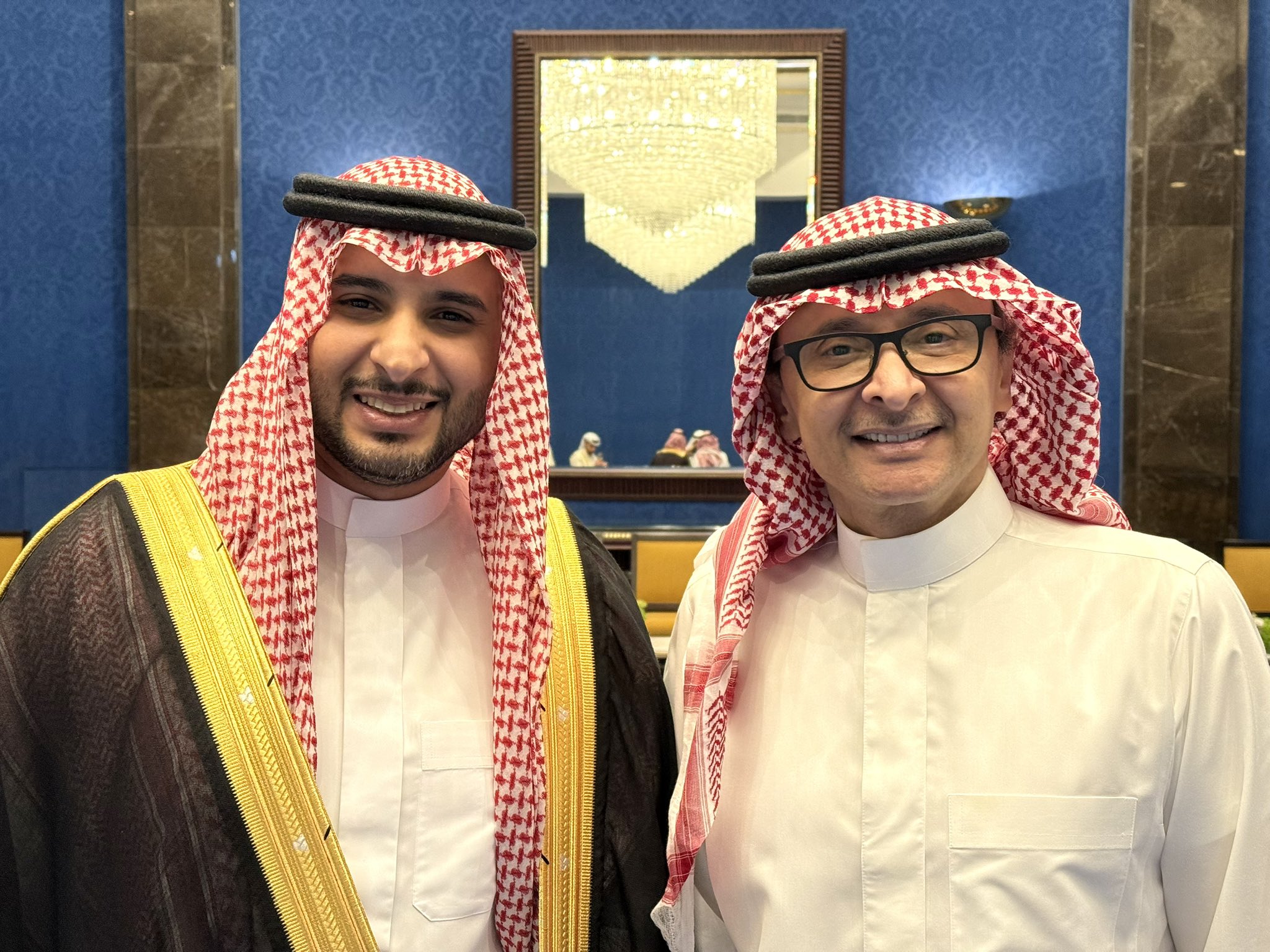 عبدالمجيد عبدالله يحتفل بقدوم حفيده