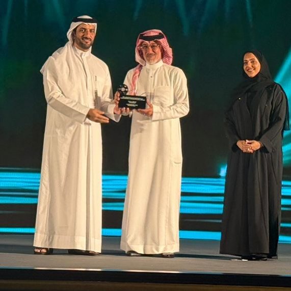 عبدالمحسن يتوج بالجوائز في 2025