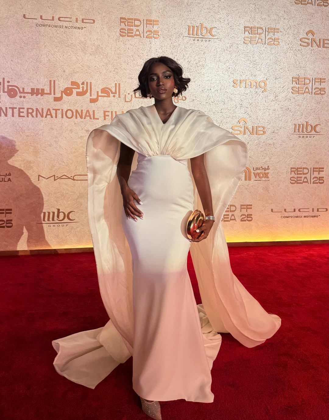 عبير سندر من تصميم هلا الغرباوي