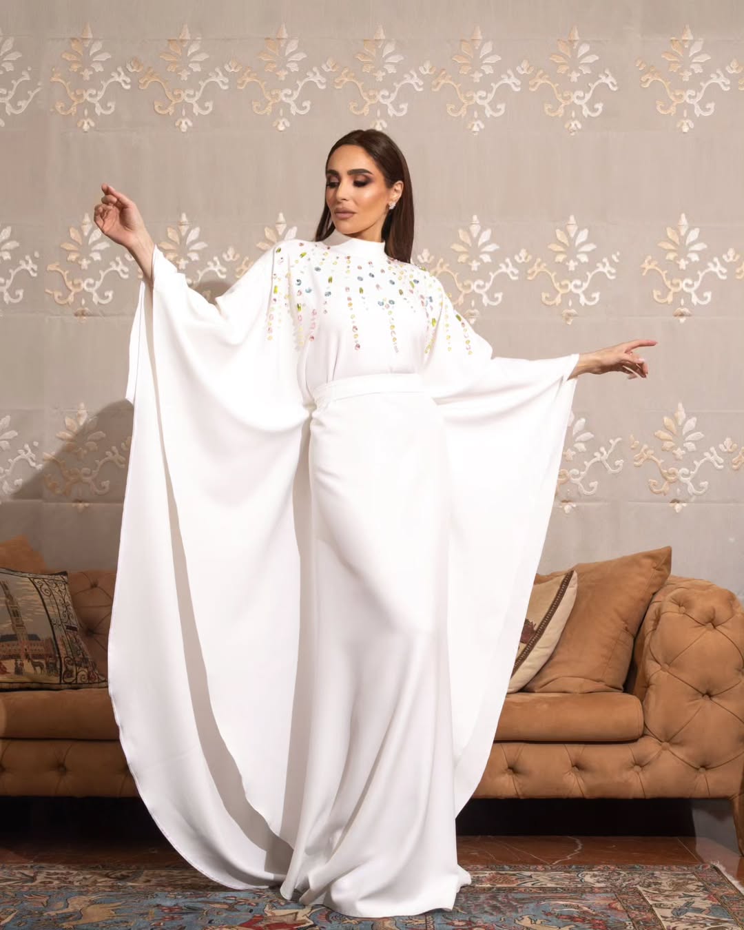 عبير نعمة بالثوب الأبيض الطويل من تصميم داليدا عياش