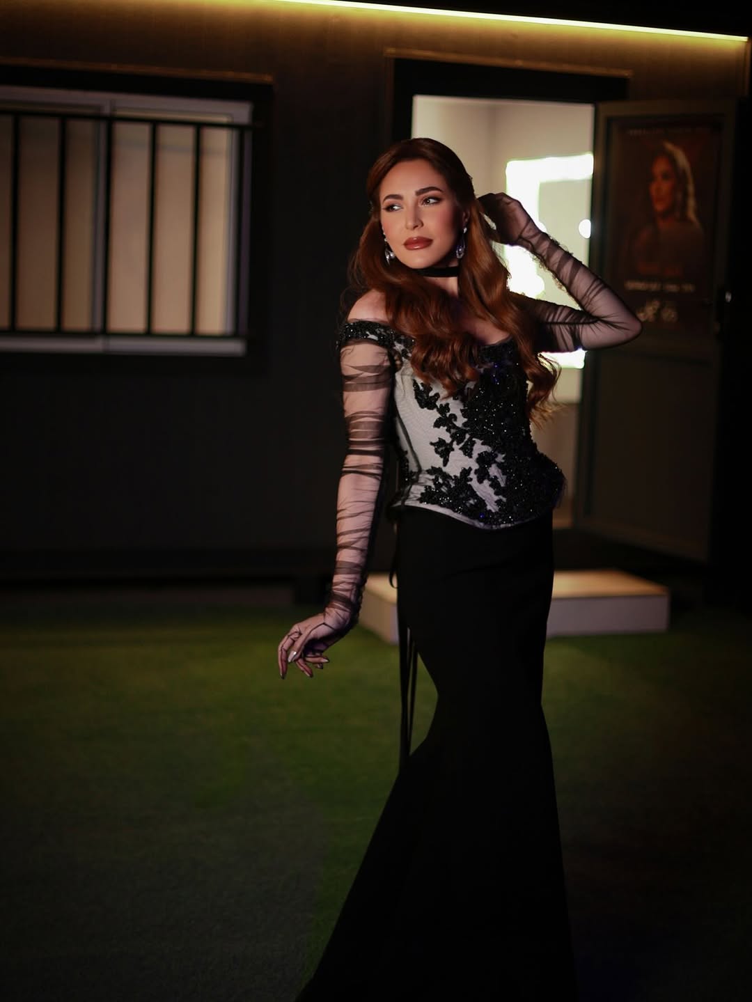 عبير نعمة بزي أنيق باللون الأسود من توقيع Krikor Jabotian