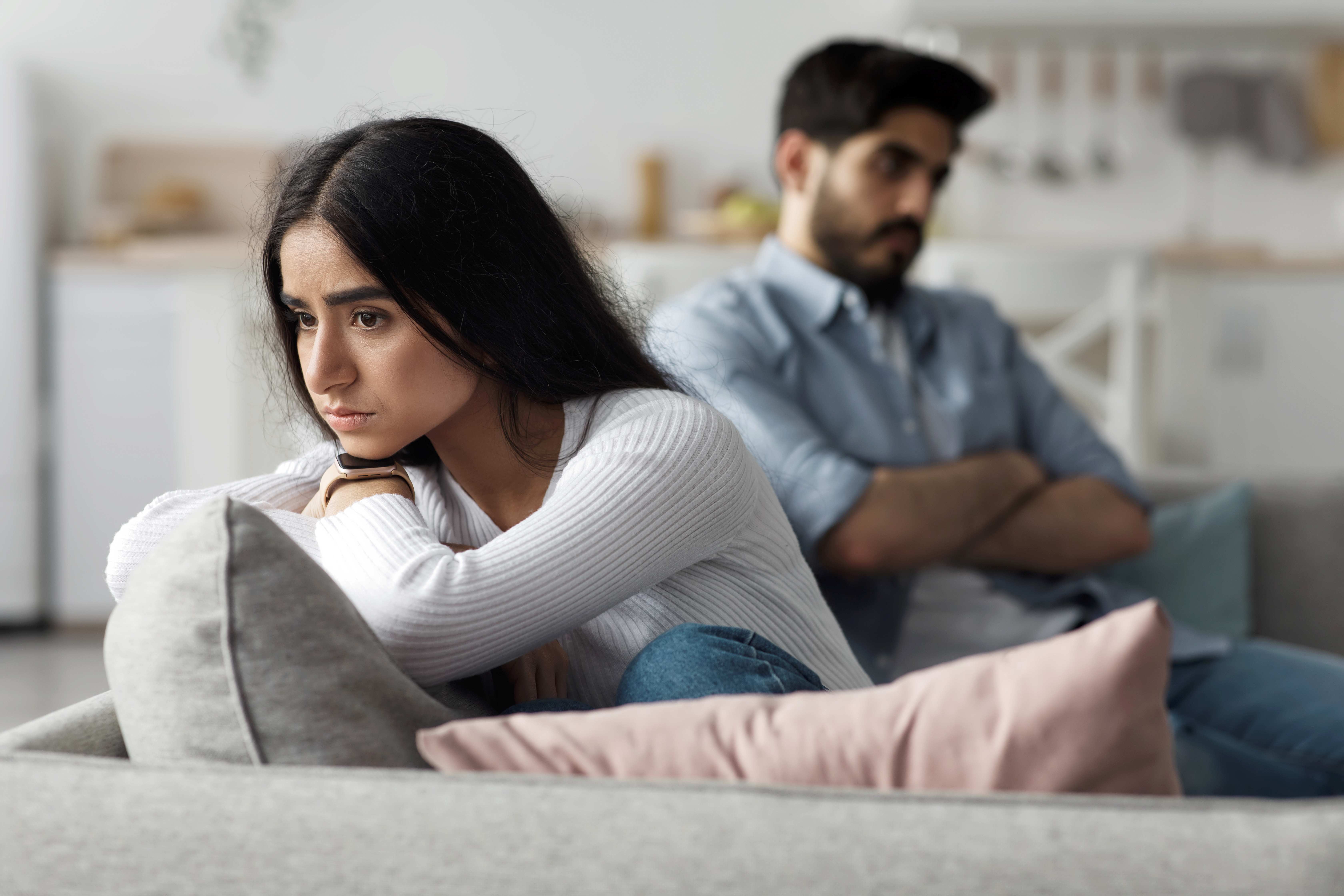 عدم لعلاج الانفصال العاطفي بين الزوجين يحتم الانفصال 