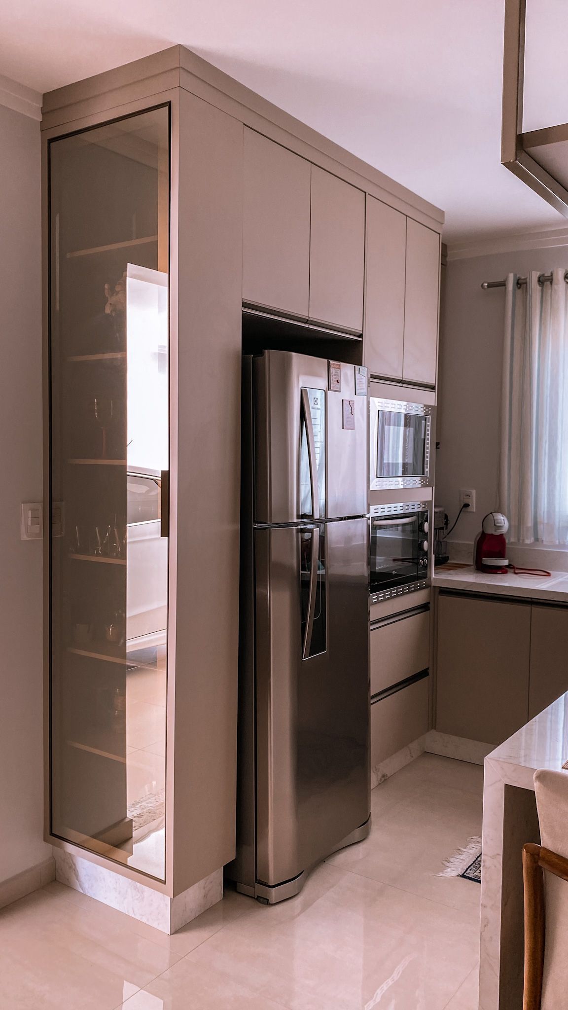 عدم مراعاة قياسات الأبواب قد يؤدي إلى بروز الثلاجة بمقدار عدة سنتيمترات