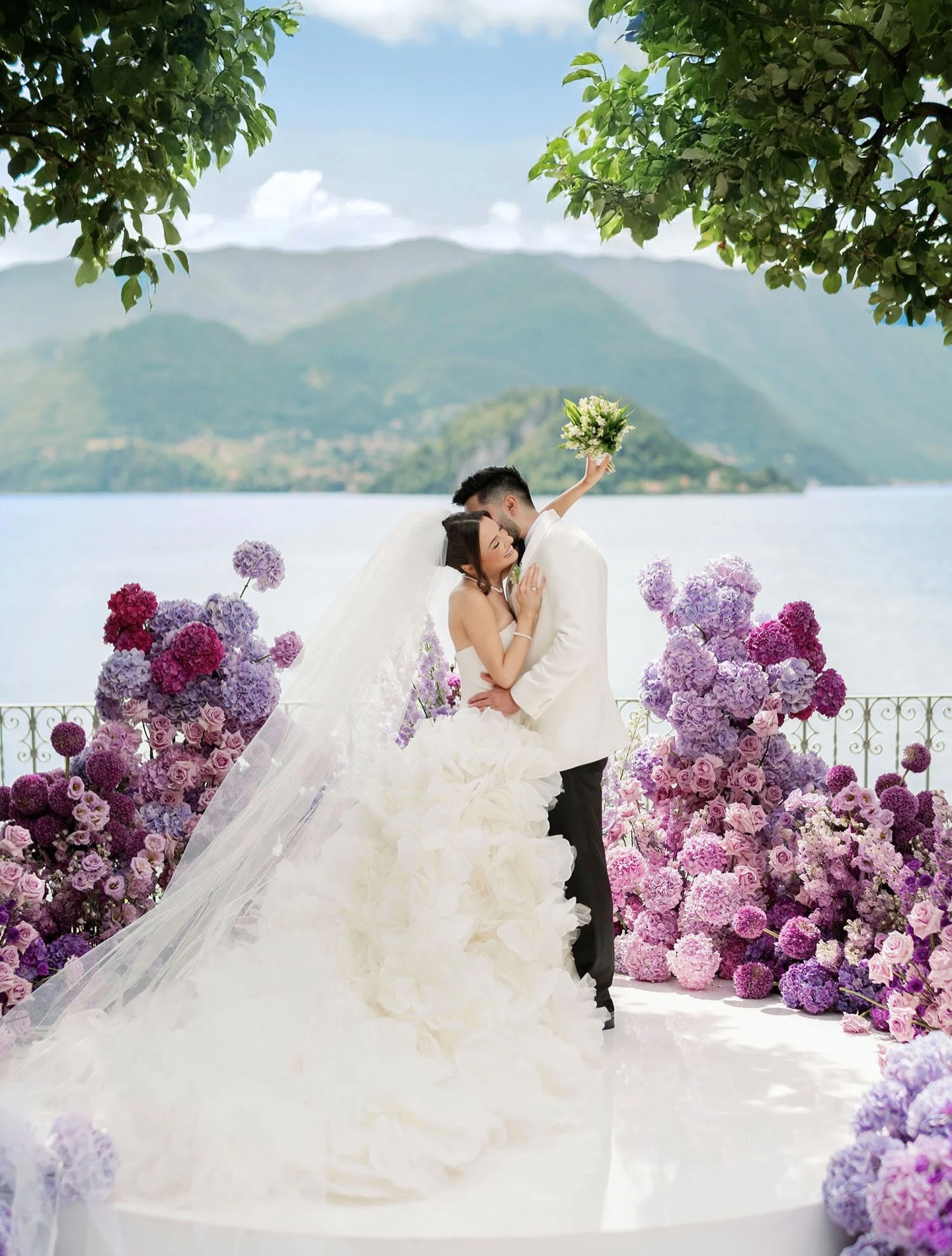 عرس العمر على بحيرة كومو_ الصورة من Jaxon James Couture Bridal@