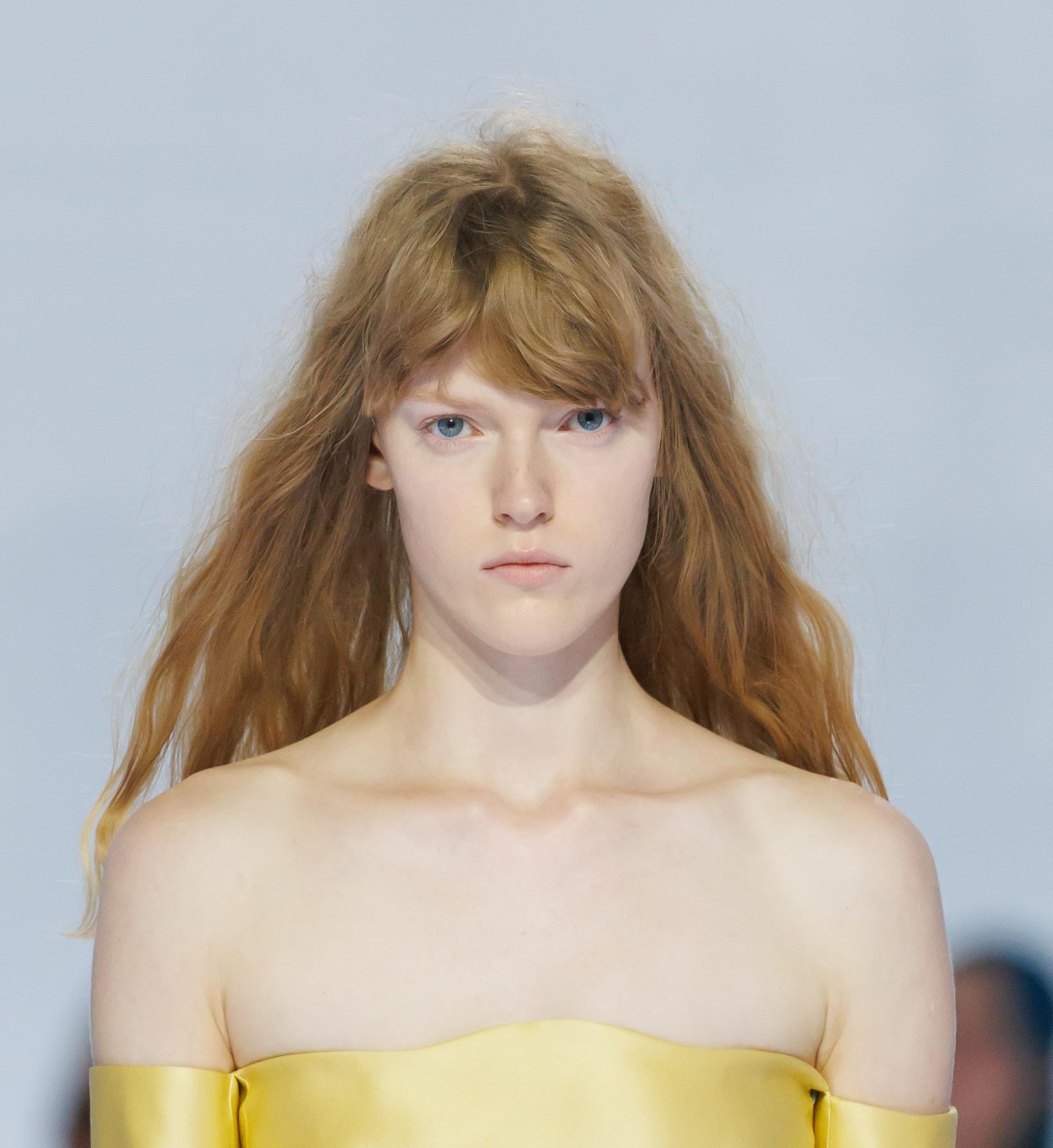 عرض أزياء Prada النسائية لموسم ربيع وصيف 2027