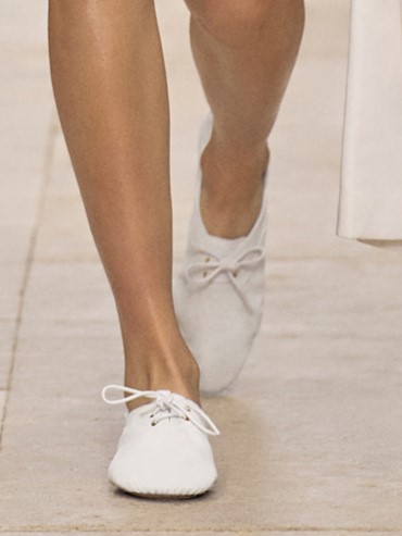 عرض الأزياء الجاهزة من Celine لربيع وصيف 2026