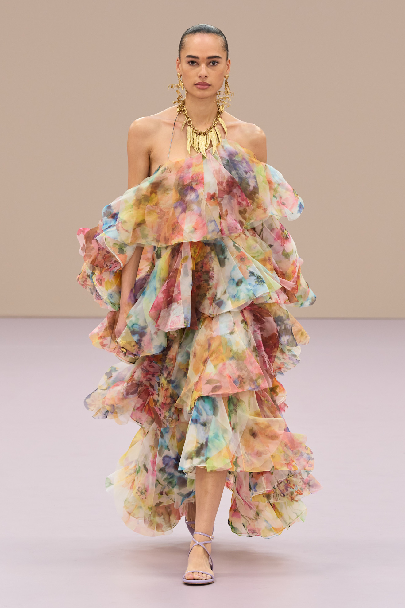 عرض الأزياء الجاهزة من Zimmermann لربيع وصيف 2026