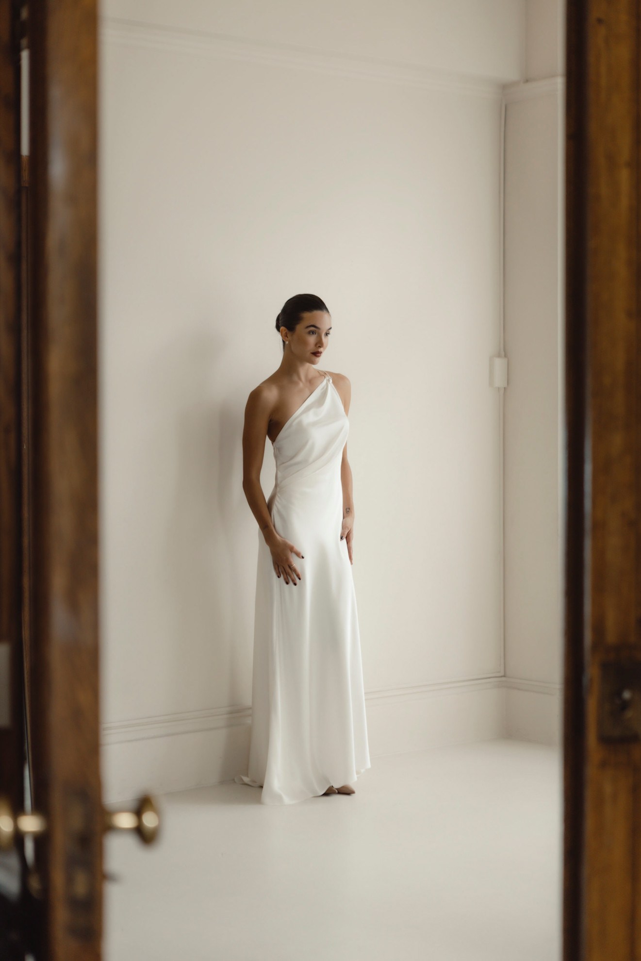 عروس دار OUMA  بالكتف الواحد