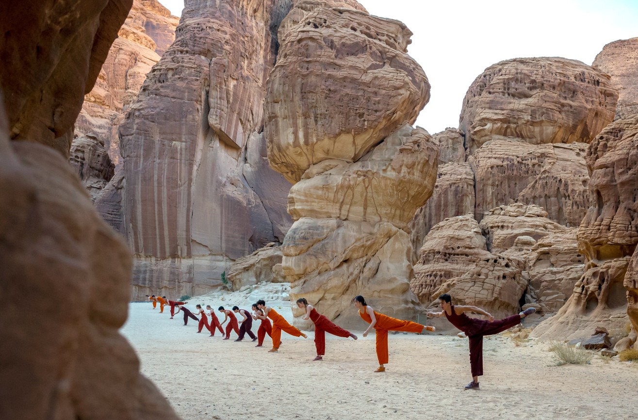 استعيدي ذاتك بين صخور العلا الساحرة 