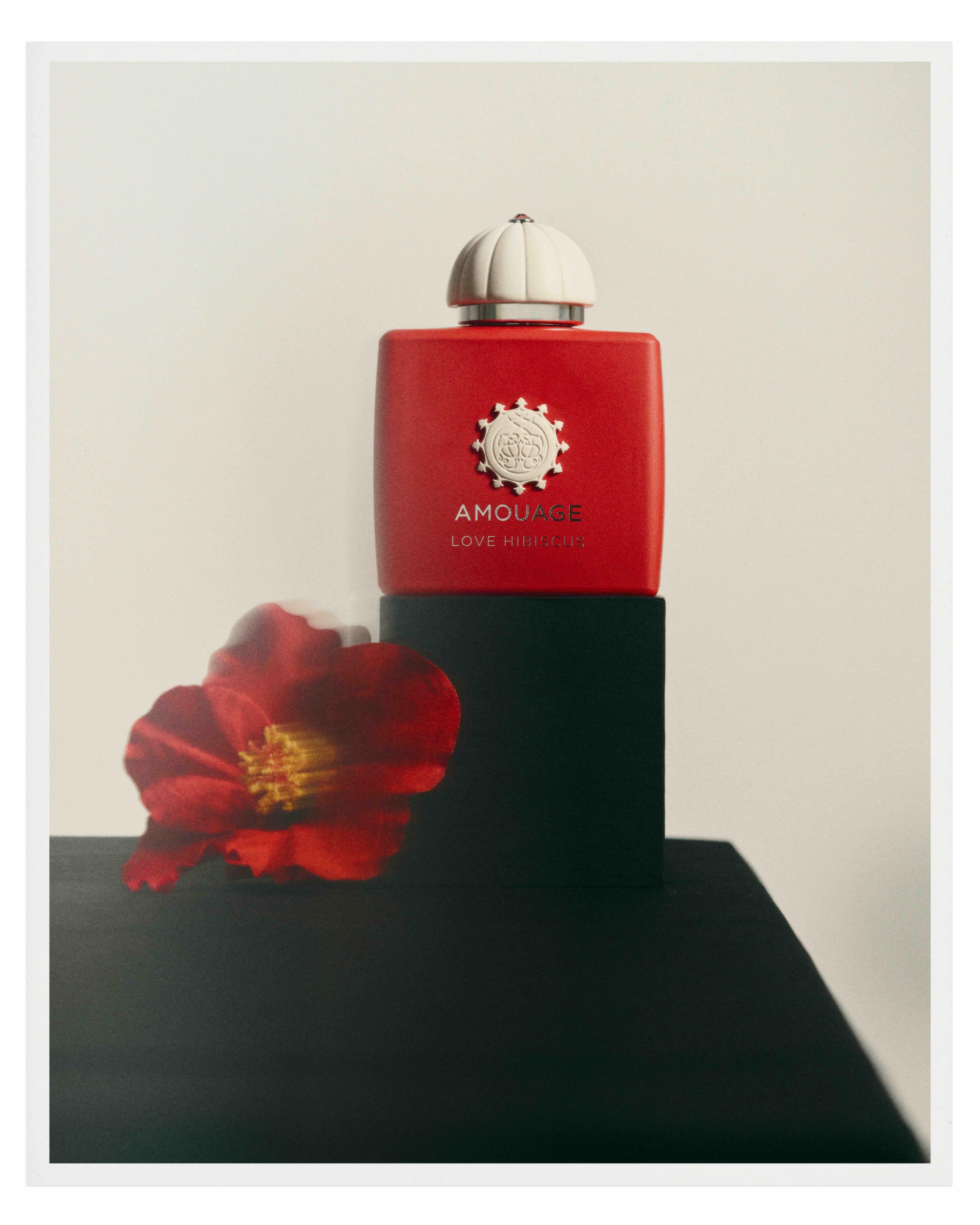 عطر لوف هيبيسكاس من علامة أمواج