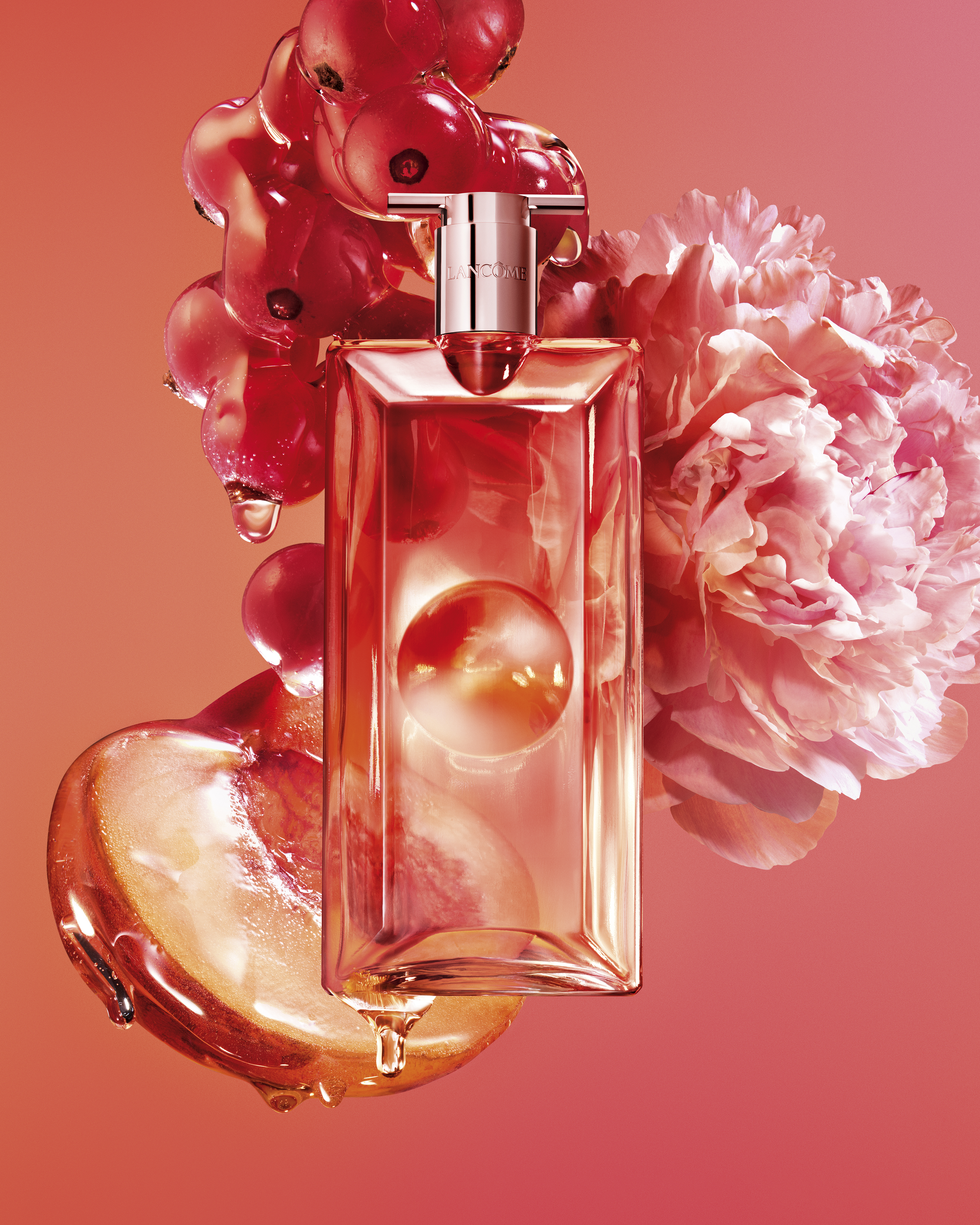 ـ عطر IDÔLE PEACH ‘N ROSES الجديد الذي يفوح بنفحات الدرّاق من "لانكوم":