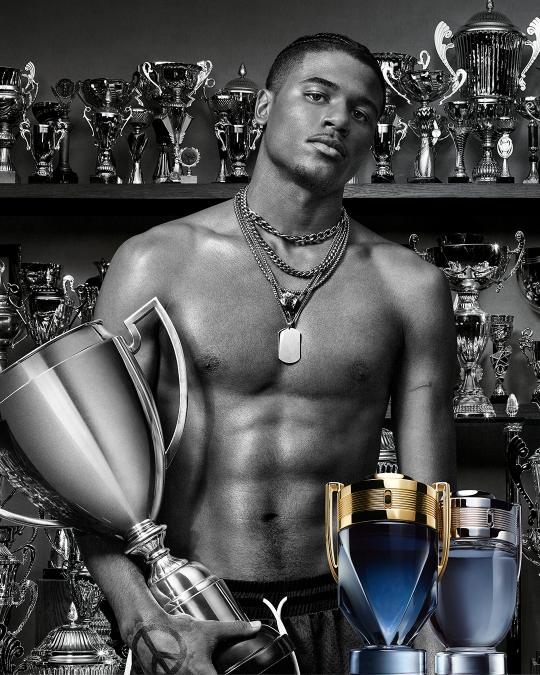 عطر INVICTUS PARFUM الجديد من RABANNE بنفحاتٍ أخاذة وساحرة