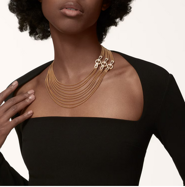 عقد بالذهب الوردي من Cartier