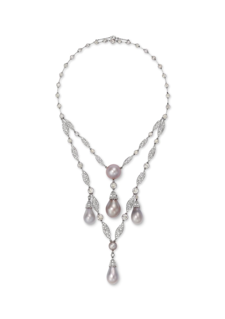 عقد ثمين من كارتييه