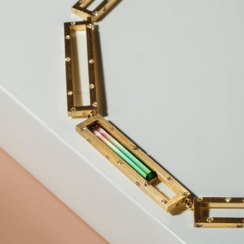 عقد من الذهب والتورمالين من تصاميم Nuun Jewels