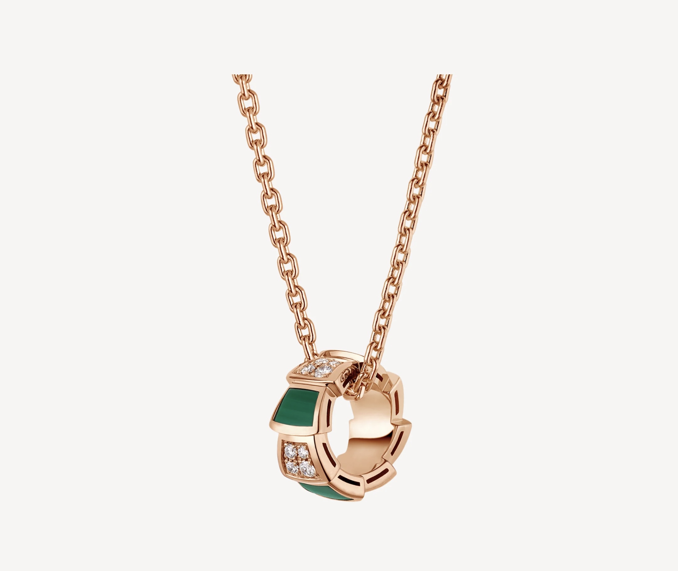 عقد من دار بولغاري Bvlgari
