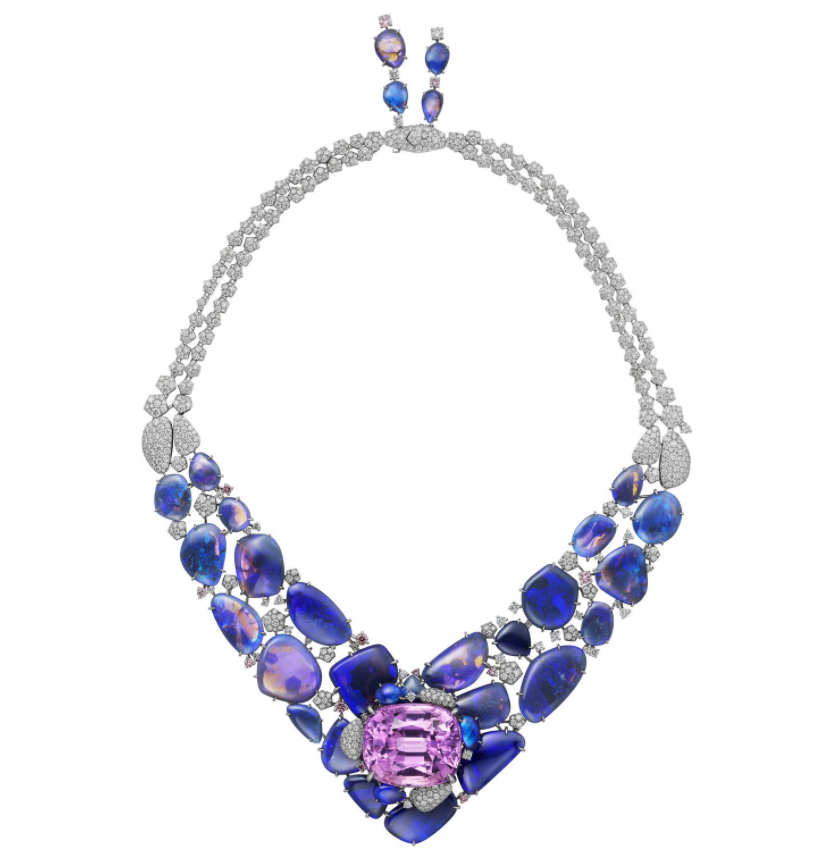 عقد من كارتييه Cartier