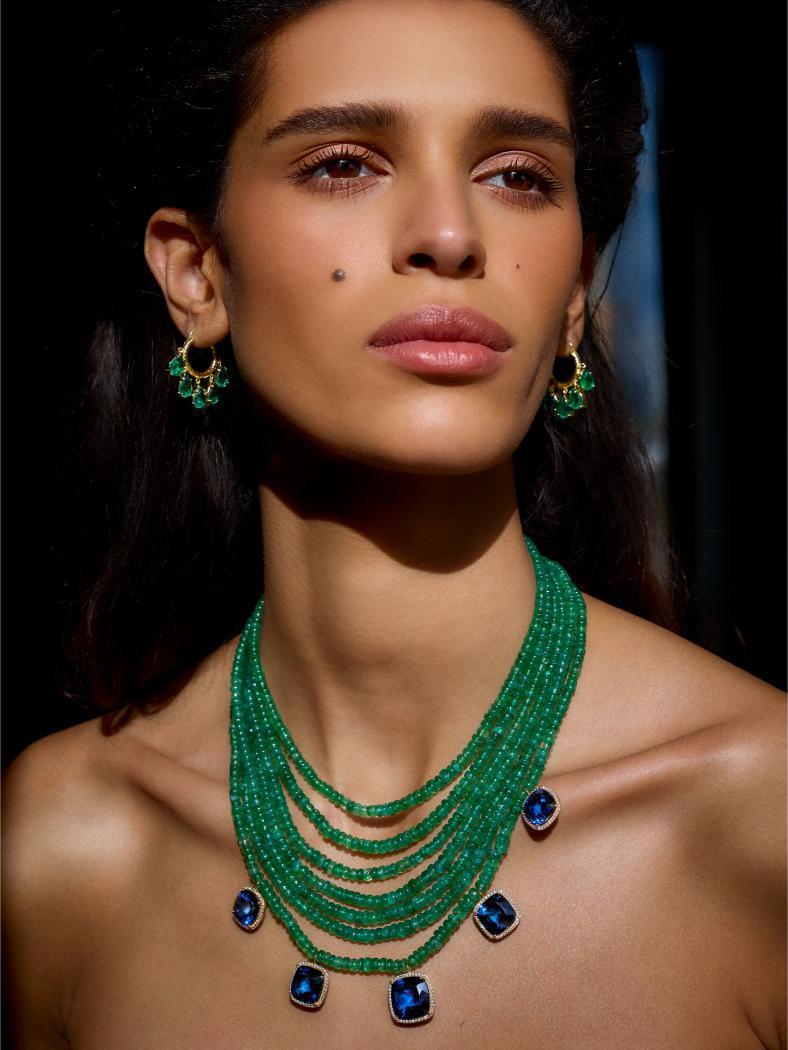 عقد وحلق من مجموعة Dima Jewelry Visions of Gold