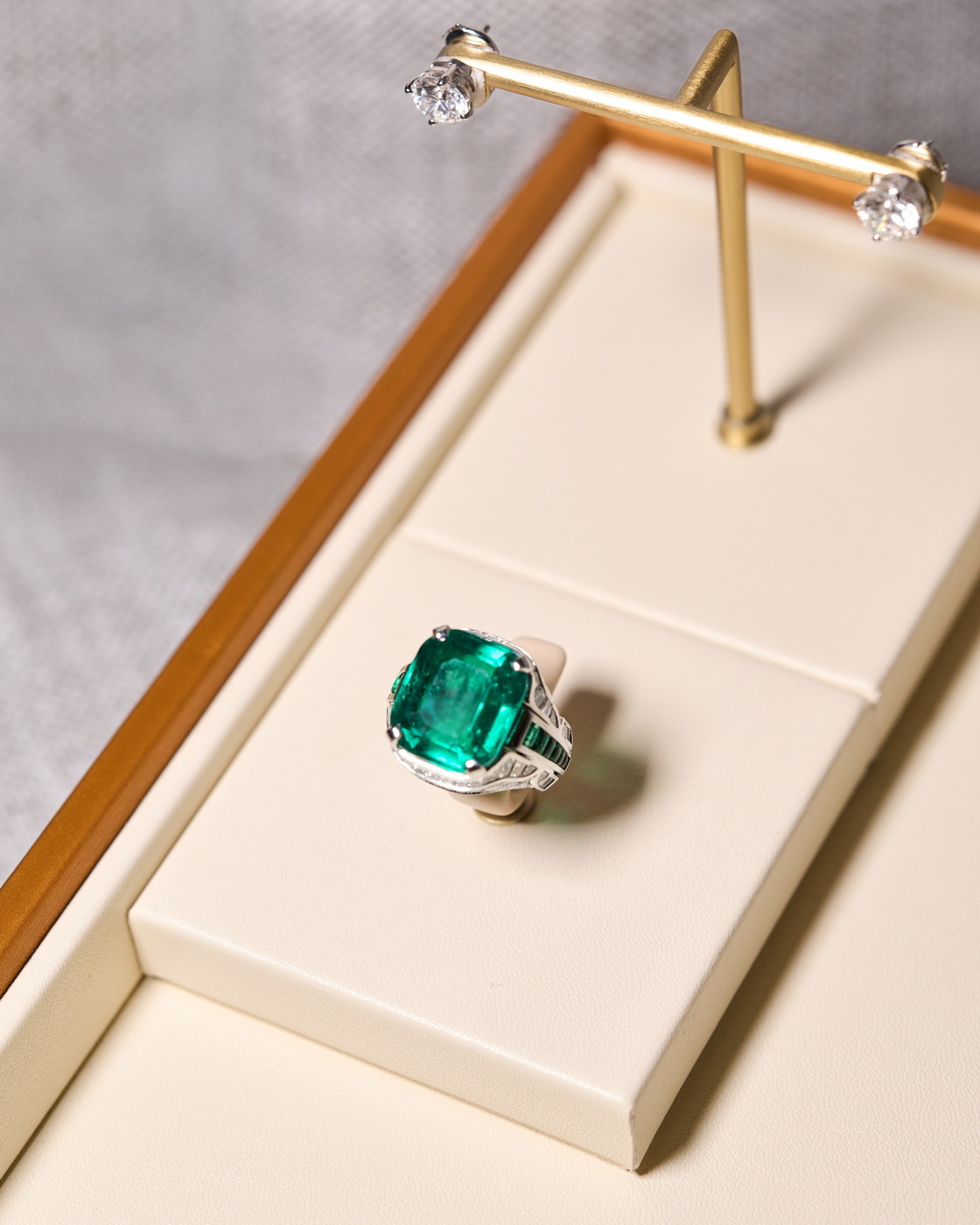 عقد Magnus Emerald الفاخر من دار بولغري