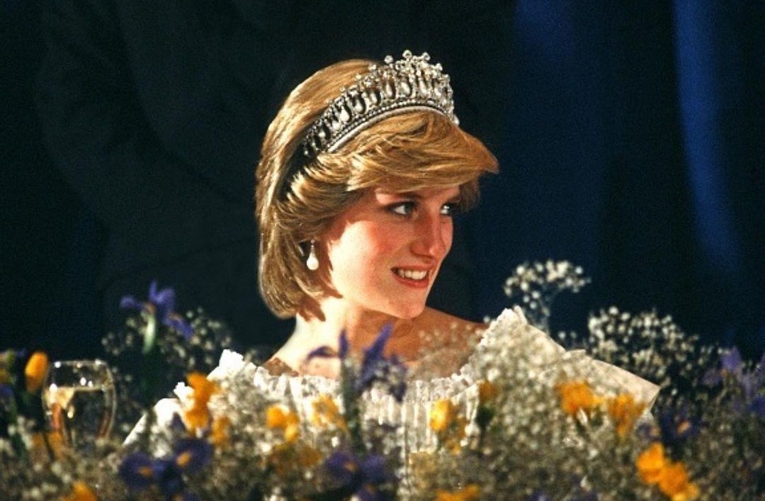 عقدة العشاق Cambridge Lover's Knot تاج الأميرة ديانا المفضل والذي مٌنعت من ارتدائه بعد الطلاق