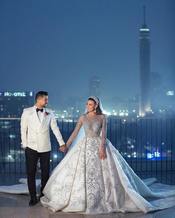 علي غزلان مع عروسته