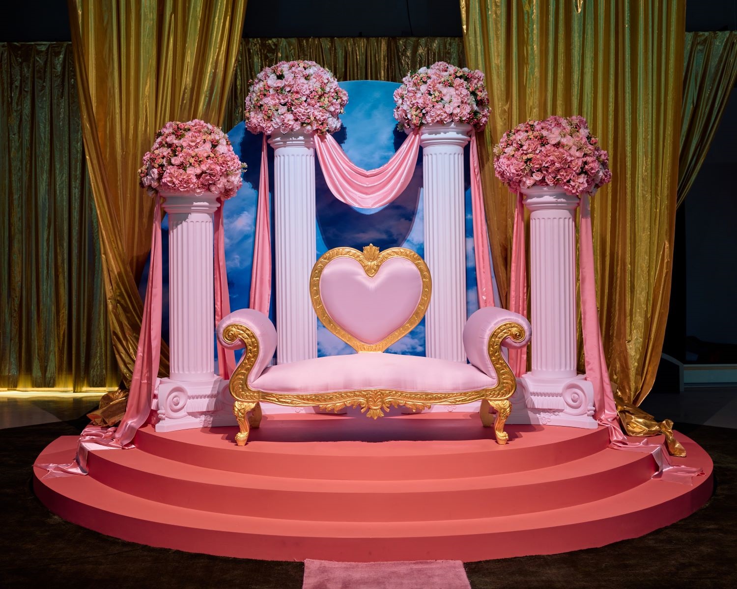 عمل الفنان عزيز جمال Hearts, bear witness