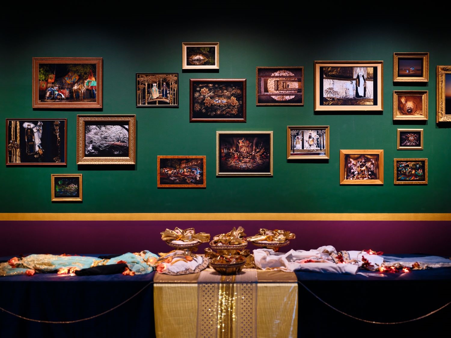 عمل الفنان نيكولا هنري Yasmine and Khalil, The Story of a Love Encounter