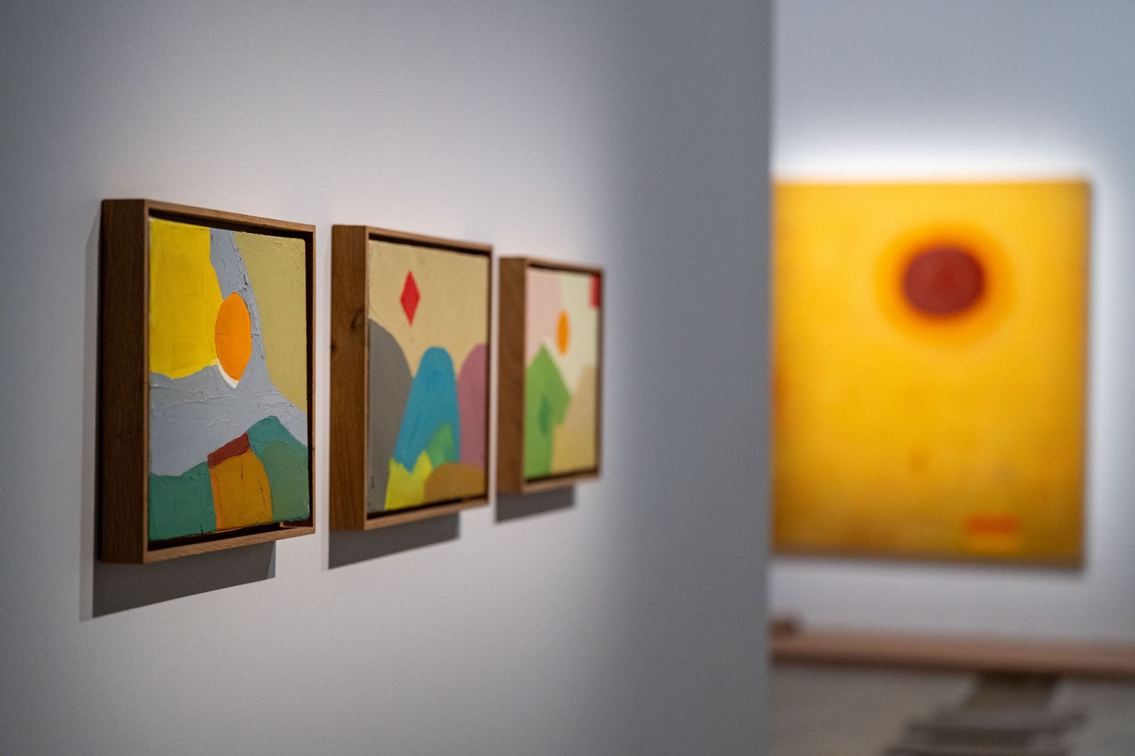 عمل الفنانة إيتيل عدنان