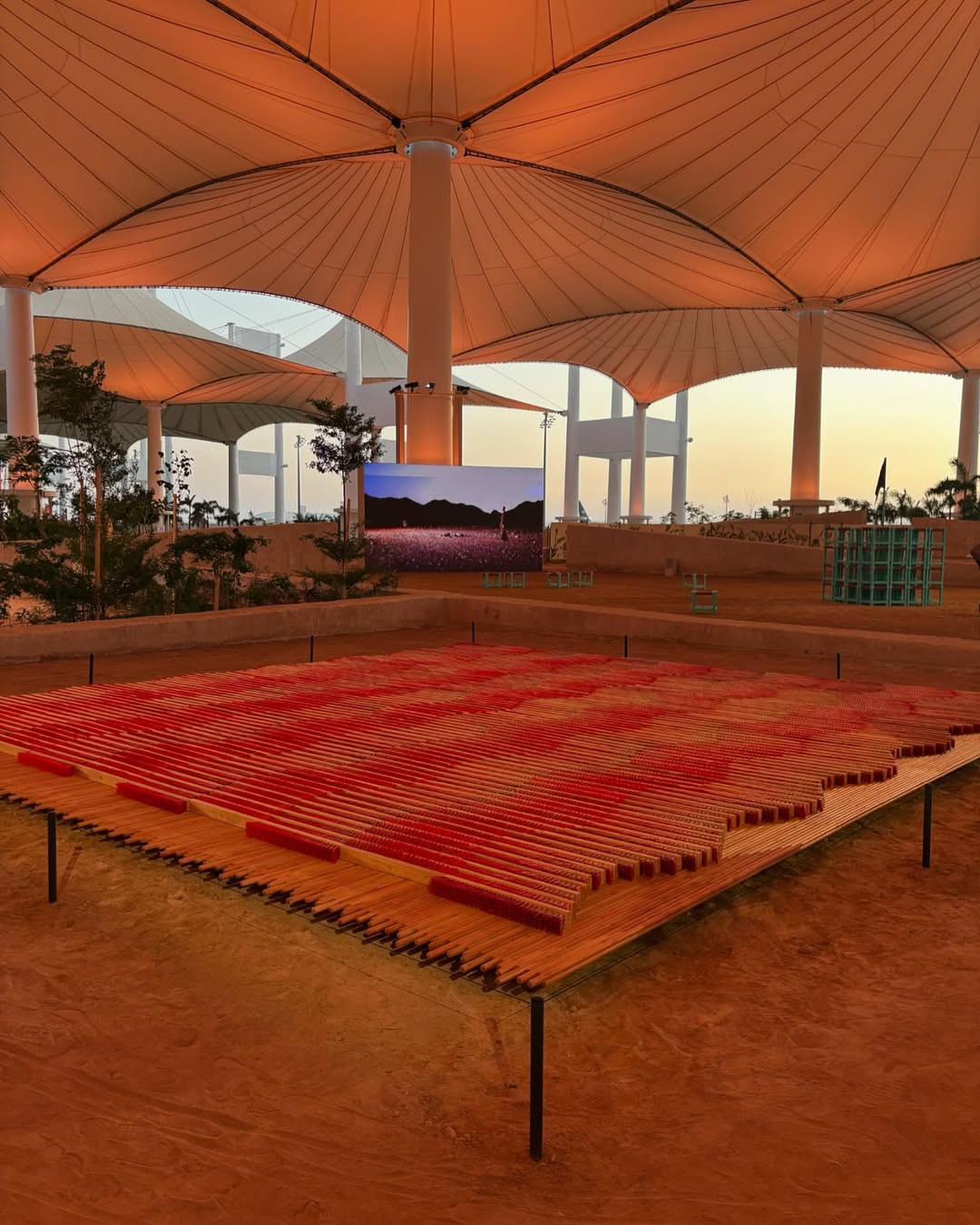 عمل الفنانة بشائر هوساوي بعنوان هديتي لكم حديقة من تصوير  Heba El Moaz