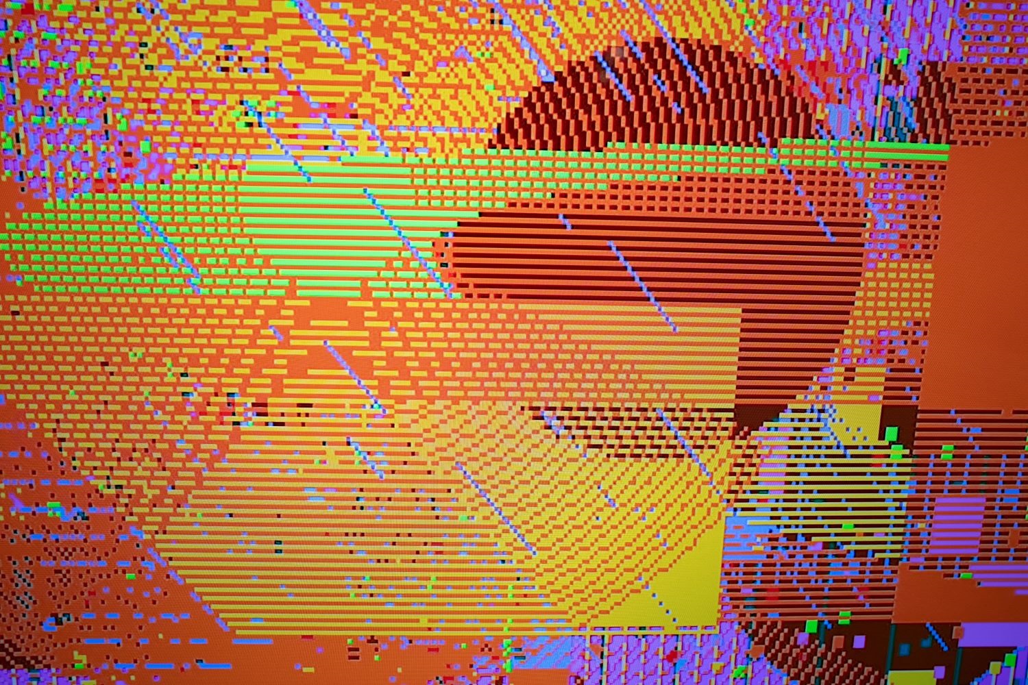 عمل الفنانة سامية حلبي