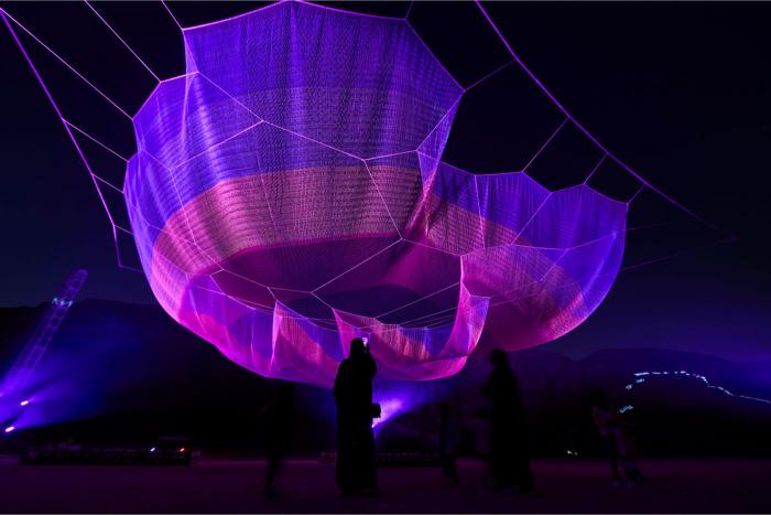 عمل الفنانة JANET ECHELMAN في نور الرياض 2023