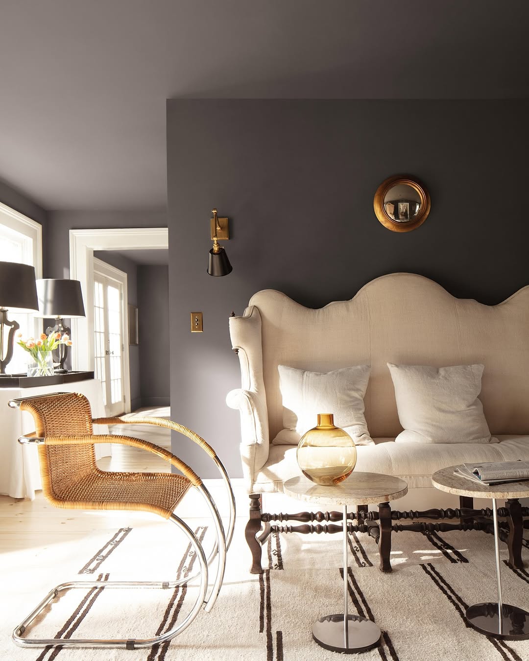 عند اختيار لون Silhouette، ركز فريق Benjamin Moore على الترابط بين عالم الموضة والتصميم الداخلي