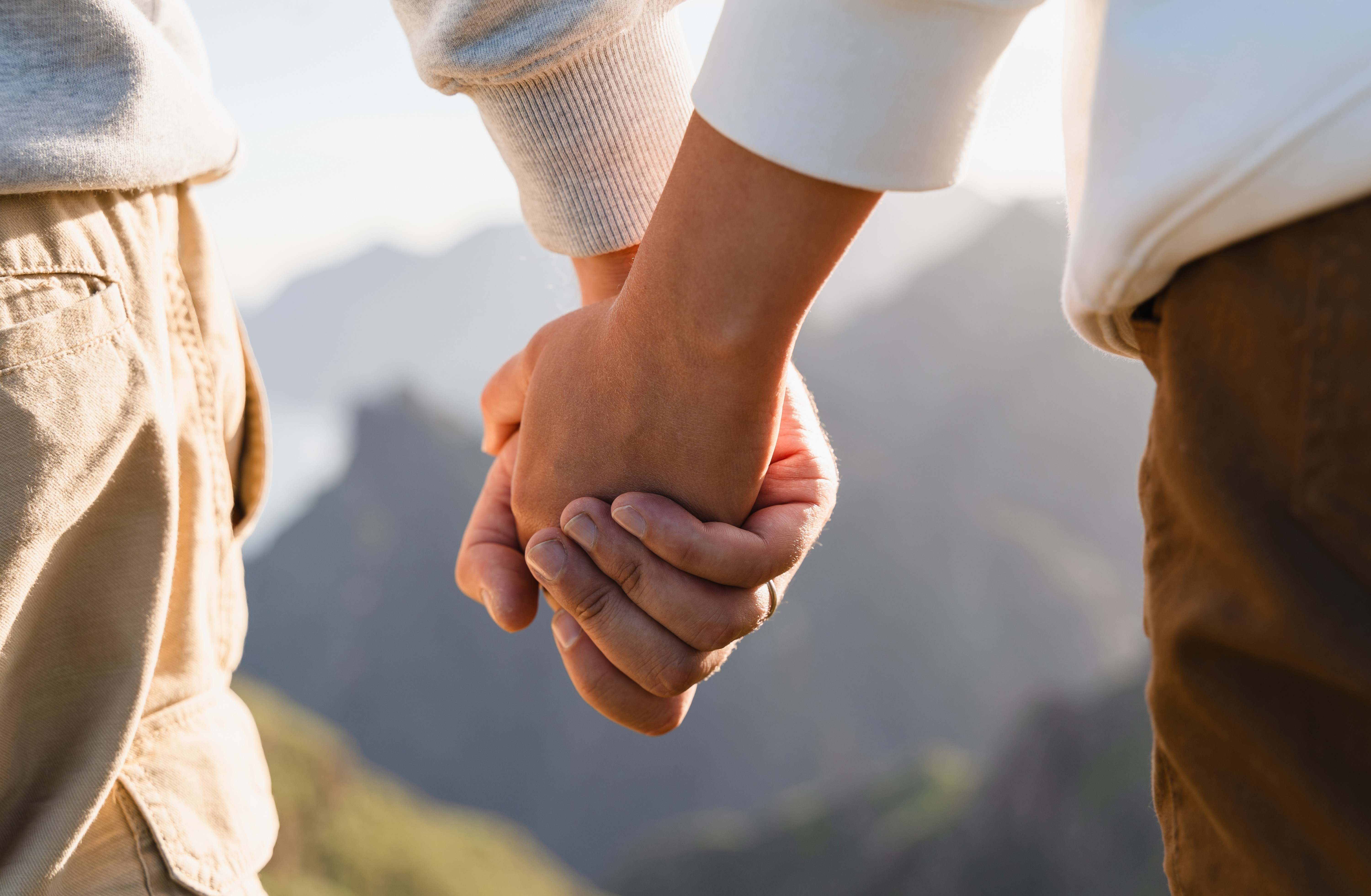 عودة الرجل بعد الانفصال قد تكون بدافع الحب أو الوحدة أو لعدم تجاوز العلاقة سض