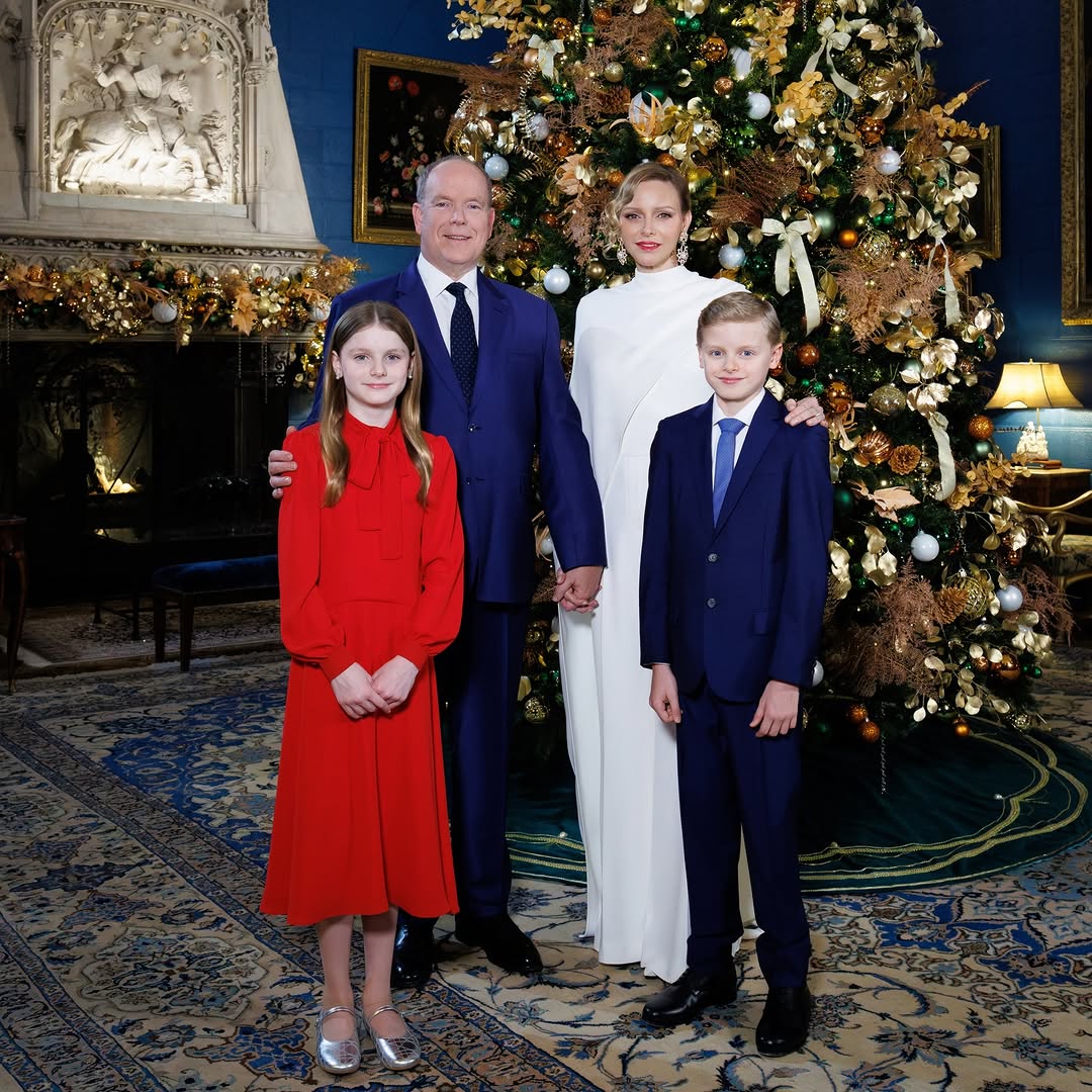 غابرييلا.. أيقونة المستقبل تتألق بالأحمر الياقوتي