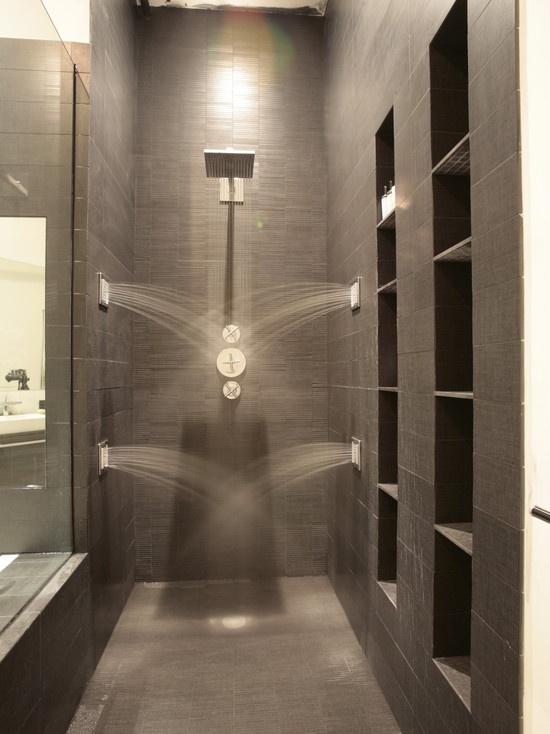 غرف الاستحمام Walk-in Showers المزوّدة بنفاثات مياه